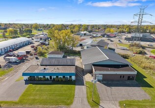 8125-8127 Thompson Rd, Clay, NY à louer Photo intérieure– Image 1 sur 1