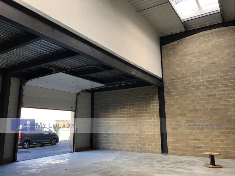 Local d’activités dans Villeneuve-la-Garenne à louer - Photo intérieure – Image 2 sur 5