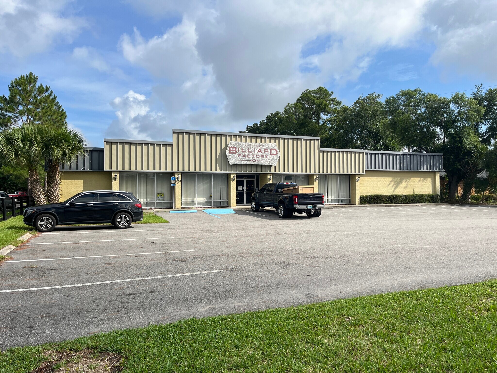 5585 University Blvd W, Jacksonville, FL à vendre Photo de l’immeuble– Image 1 sur 80