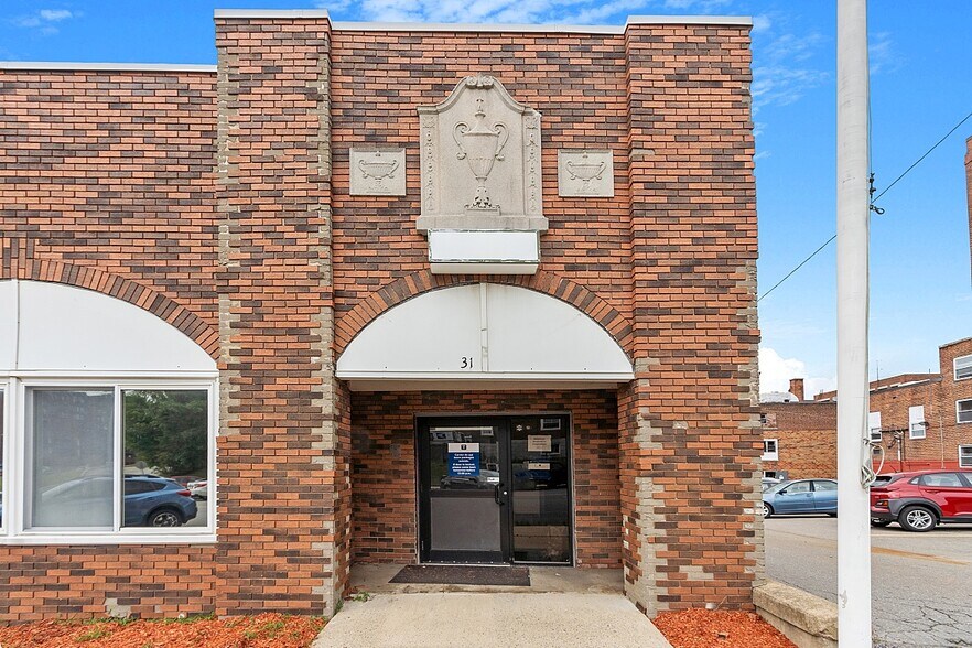31 City Hall Ave, Gardner, MA à vendre - Photo de l’immeuble – Image 2 sur 7