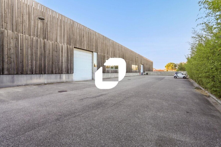 7 Rue Michel Jacquet, Saint-Priest à louer - Photo de l’immeuble – Image 1 sur 8