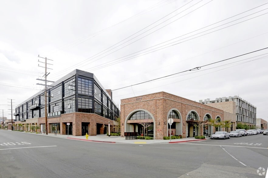 555-581 Mateo St, Los Angeles, CA à louer - Photo principale – Image 1 sur 5