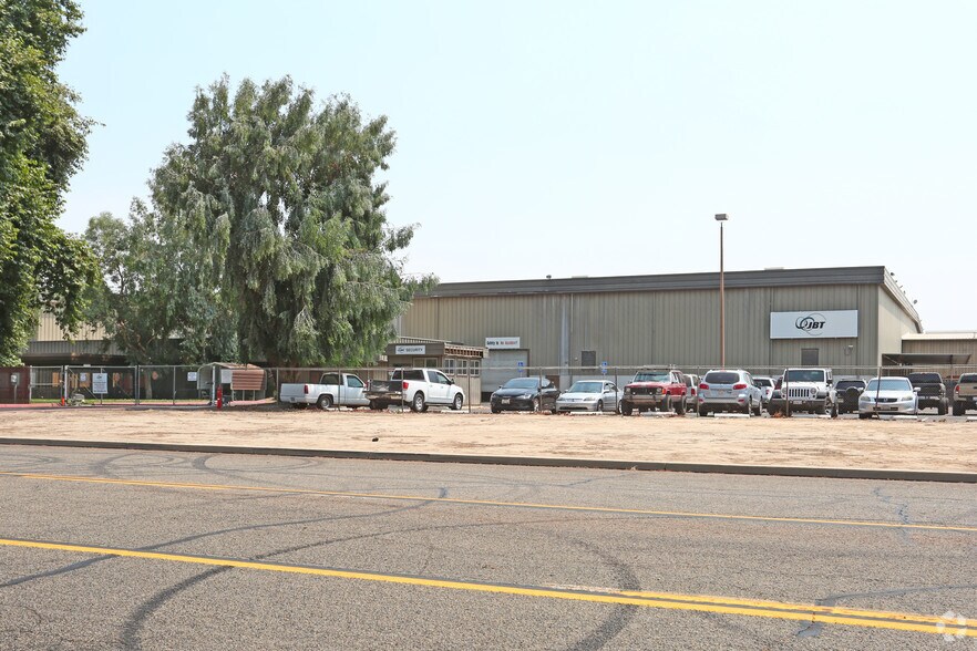 2300 Industrial Ave, Madera, CA à vendre - Photo de l’immeuble – Image 2 sur 3