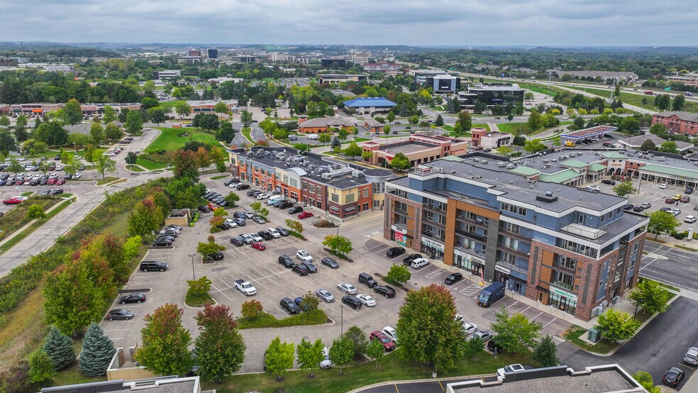 610 Junction Rd, Madison, WI à vendre - Photo de l’immeuble – Image 3 sur 80