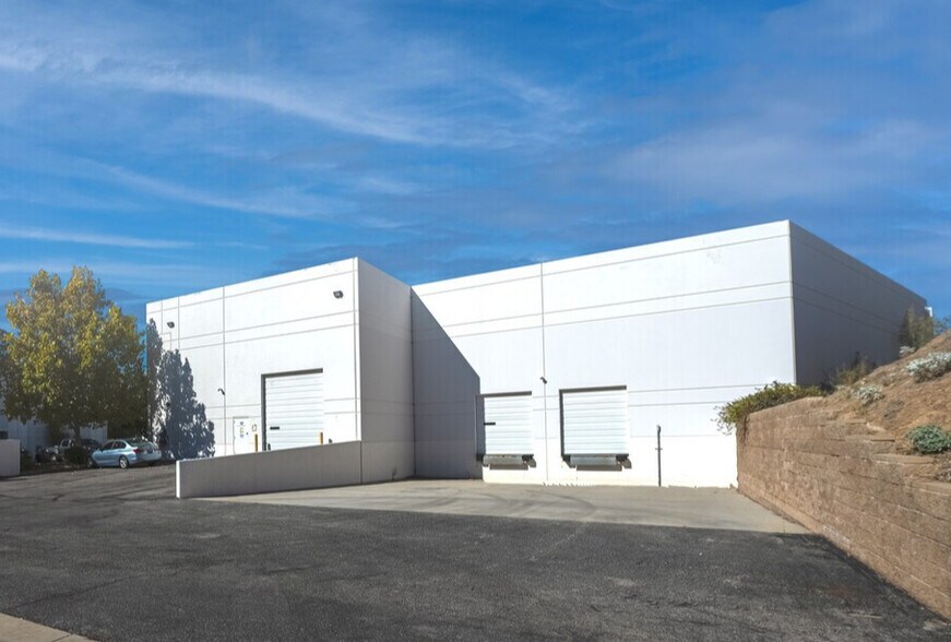 28016 Industry Dr, Valencia, CA à louer - Photo de l’immeuble – Image 3 sur 14