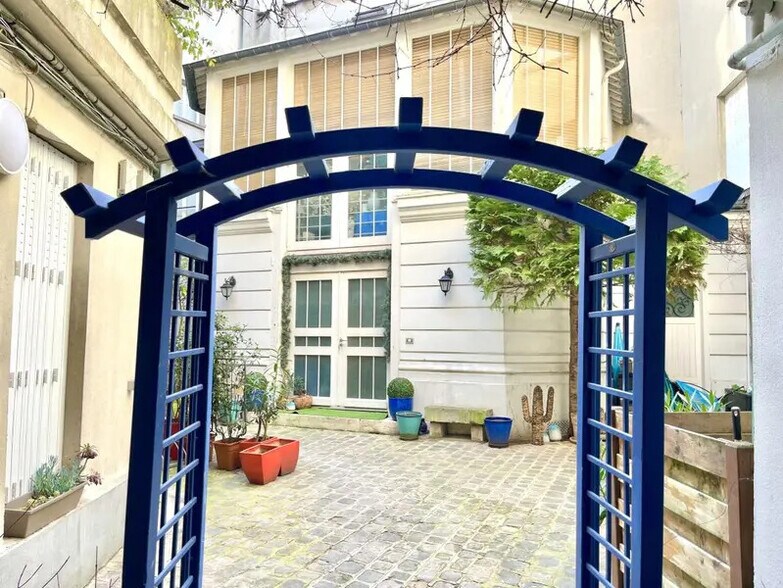 Bureau dans Saint-Germain-en-Laye à louer - Photo de l’immeuble – Image 3 sur 12