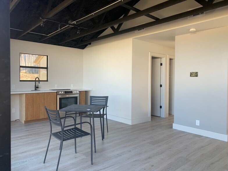 22214 State Highway 71 W, Spicewood, TX à louer - Photo intérieure – Image 3 sur 8