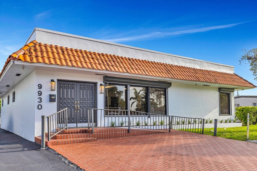 9930 Bird Rd, Miami, FL à louer - Photo de l’immeuble – Image 1 sur 7
