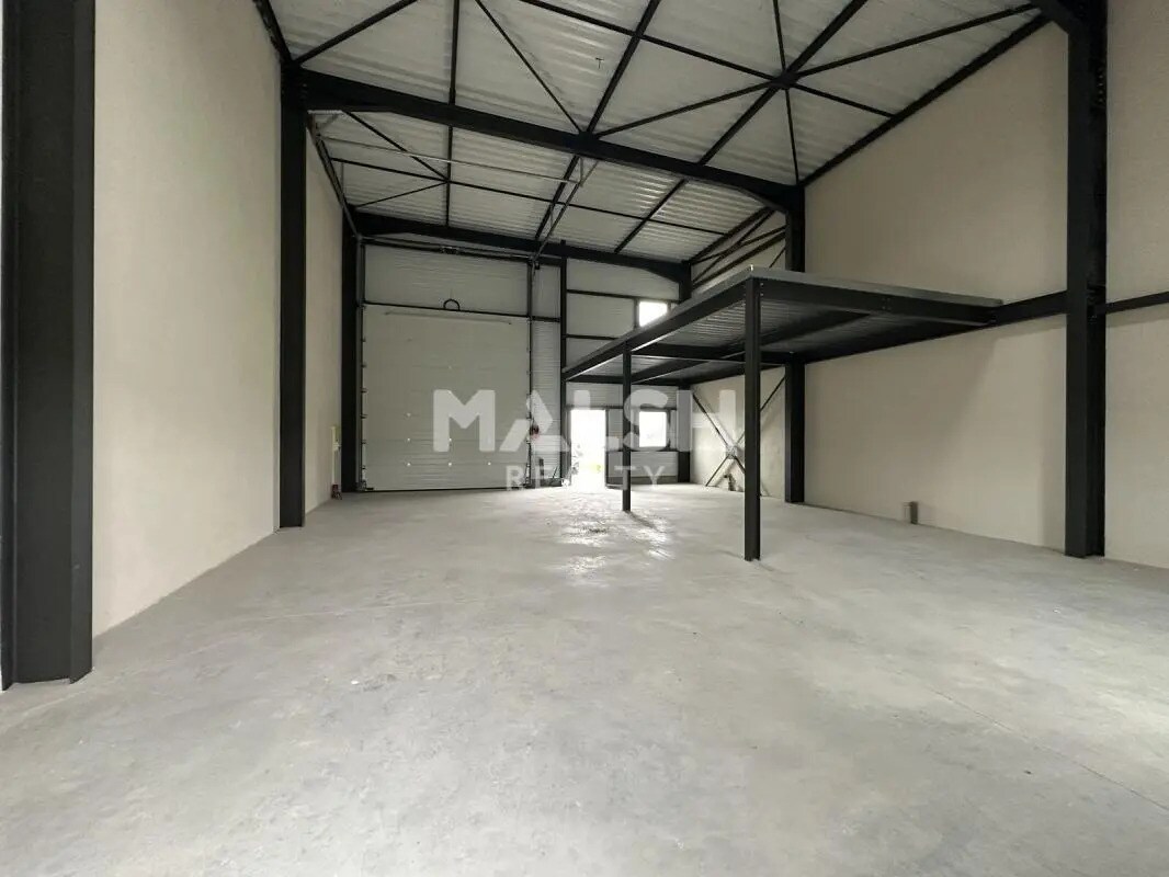 Local d’activités dans Saint-Étienne-la-Varenne à louer Photo de l’immeuble– Image 1 sur 9