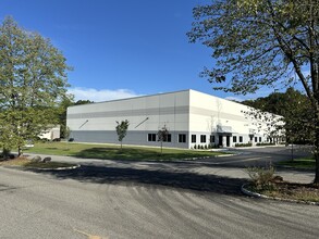 2 Middlebury Blvd, Randolph, NJ à louer Photo intérieure– Image 2 sur 3