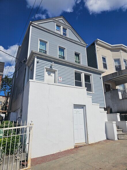 3054 Barker Ave, Bronx, NY à vendre - Photo de l’immeuble – Image 3 sur 4