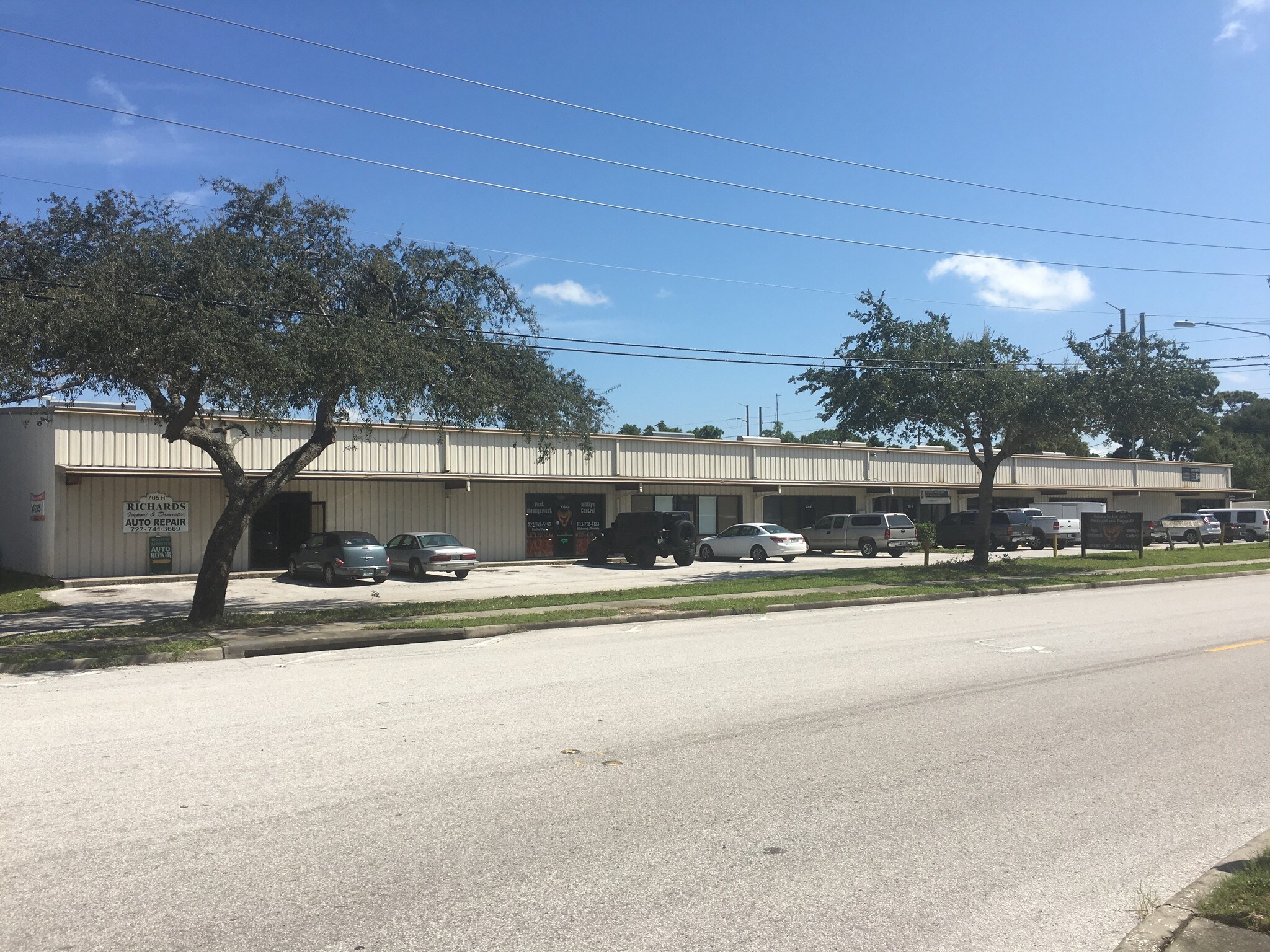 705 Live Oak St, Tarpon Springs, FL à louer Photo de l’immeuble– Image 1 sur 7