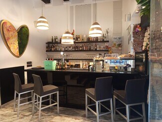 Plus de détails pour Local commercial à louer