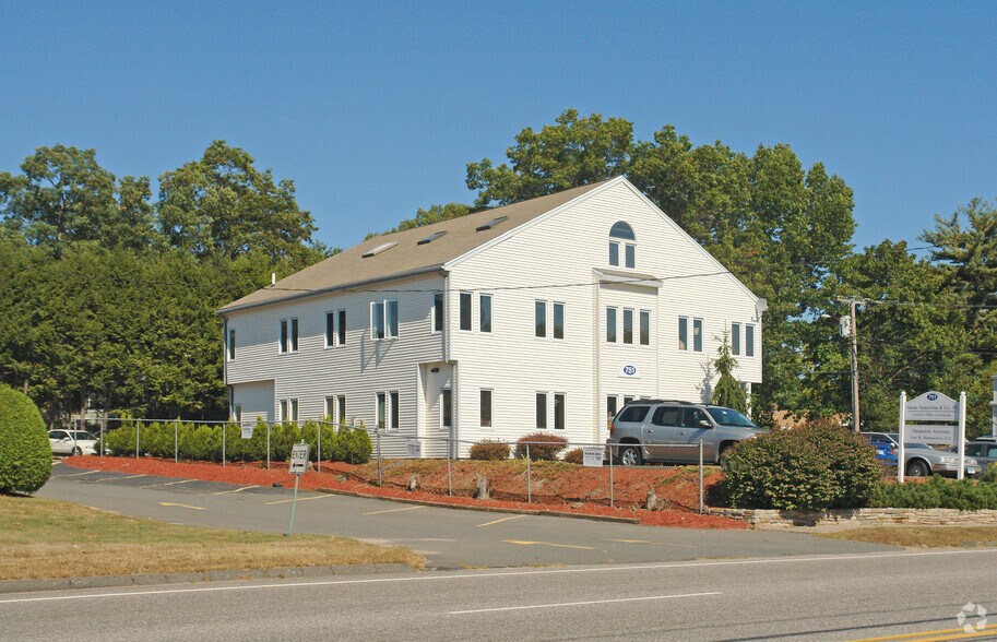 751 Farmington Ave, Bristol, CT à vendre - Photo de l’immeuble – Image 1 sur 2