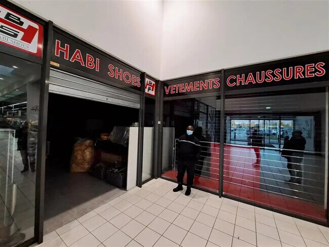 Plus de détails pour Local commercial à louer