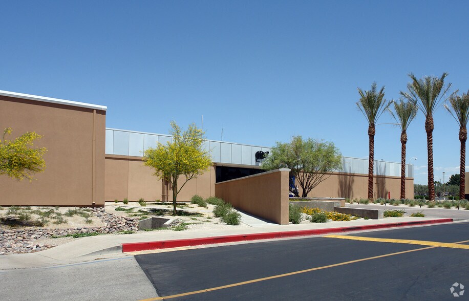 5353 W Bell Rd, Glendale, AZ à louer - Photo de l’immeuble – Image 2 sur 5