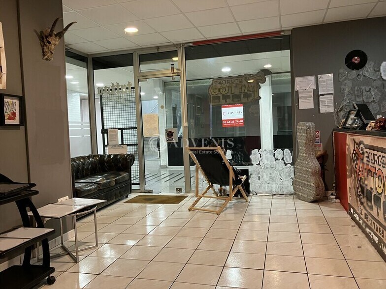 Local commercial dans Bourges à louer - Hall d’entrée – Image 3 sur 3