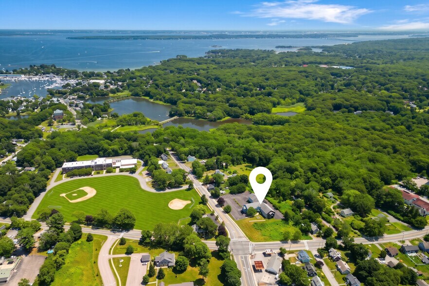 320 Phillips St, North Kingstown, RI à vendre - Photo de l’immeuble – Image 2 sur 44