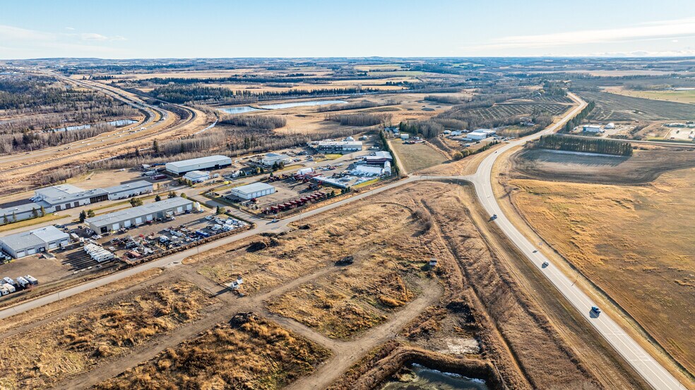 28008 Burnt Lake Trail, Red Deer, AB à vendre - Photo principale – Image 1 sur 10