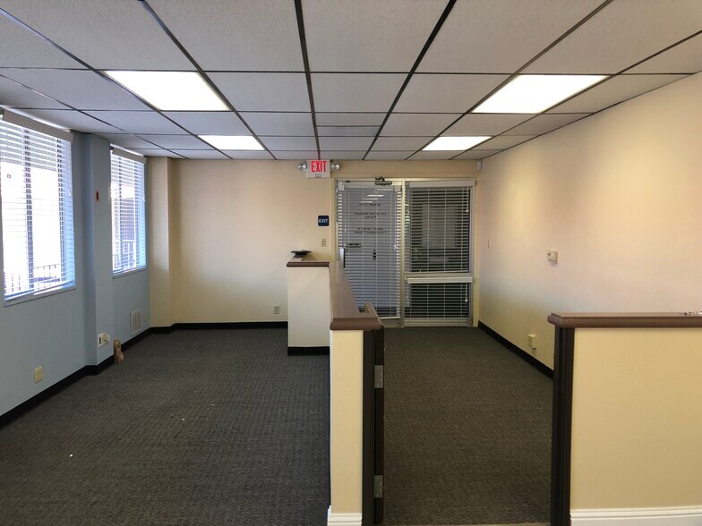 930 Alhambra Blvd, Sacramento, CA à louer - Photo intérieure – Image 2 sur 31