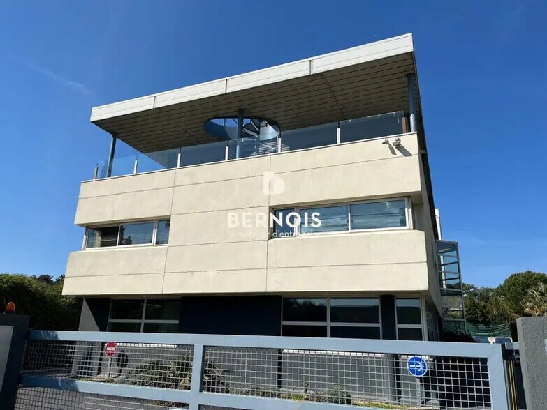 Bureau dans La Seyne-sur-Mer à louer - Photo de l’immeuble – Image 1 sur 9