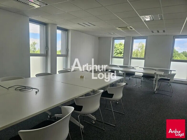 Bureau dans Beaucouzé à louer - Photo de l’immeuble – Image 3 sur 7