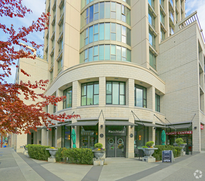 780 Johnson St, Victoria, BC à louer - Photo de l’immeuble – Image 2 sur 5