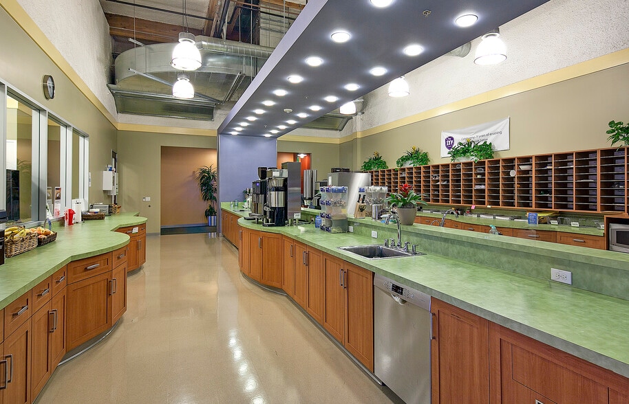7402 Hollister Ave, Goleta, CA à louer - Photo de l’immeuble – Image 3 sur 7