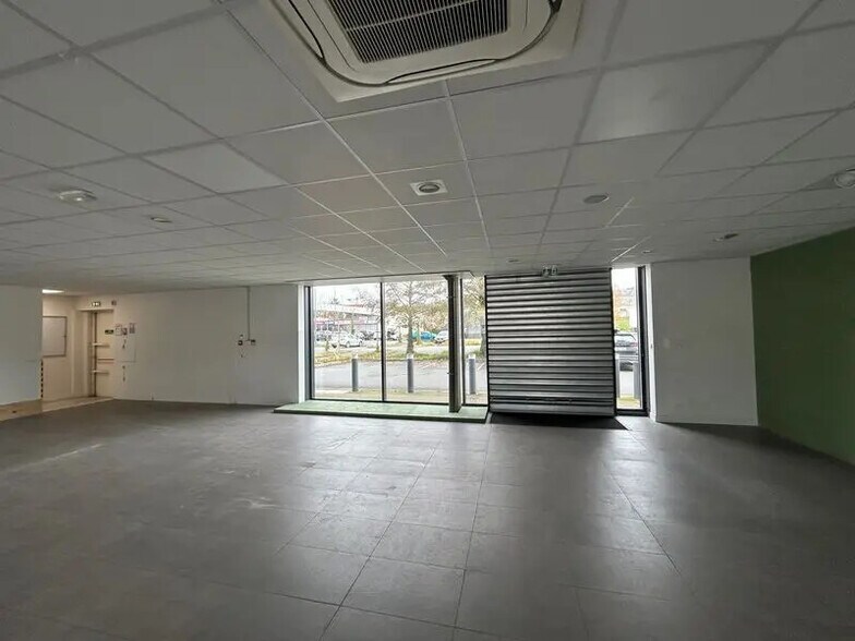 Local commercial dans Saint-Quentin à louer - Photo de l’immeuble – Image 1 sur 6