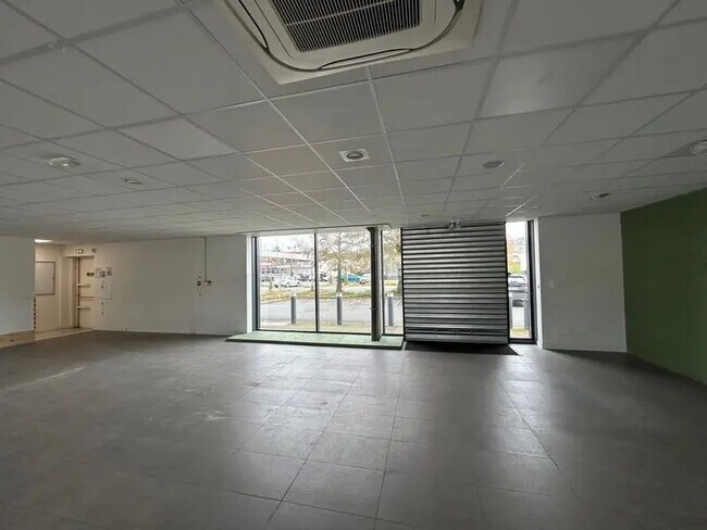 Plus de détails pour Local commercial à louer