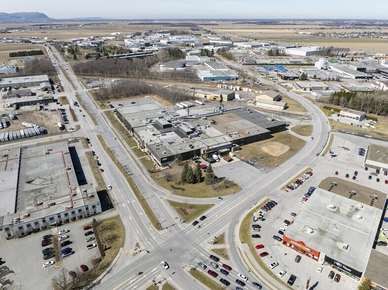 2700 Boul Casavant O, Saint-Hyacinthe, QC à vendre - Photo de l’immeuble – Image 3 sur 7