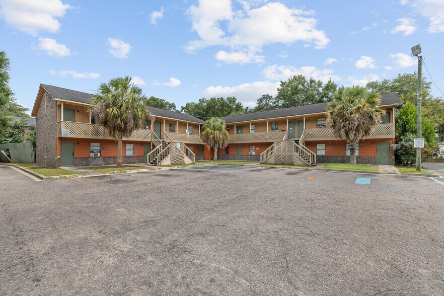 5735 Chatham Ave, North Charleston, SC à vendre - Photo de l’immeuble – Image 2 sur 7
