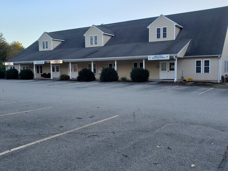 128 Main St, Sturbridge, MA à louer - Photo de l’immeuble – Image 3 sur 3