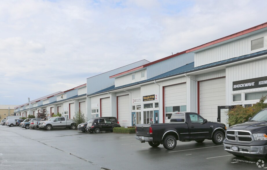 2075 W Henry Ave, Sidney, BC à louer - Photo de l’immeuble – Image 2 sur 6