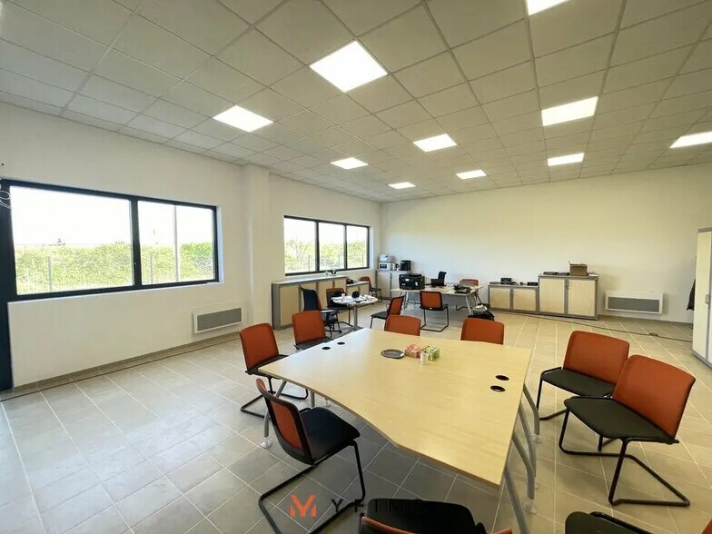 Bureau dans Flins-sur-Seine à louer - Photo de l’immeuble – Image 3 sur 7