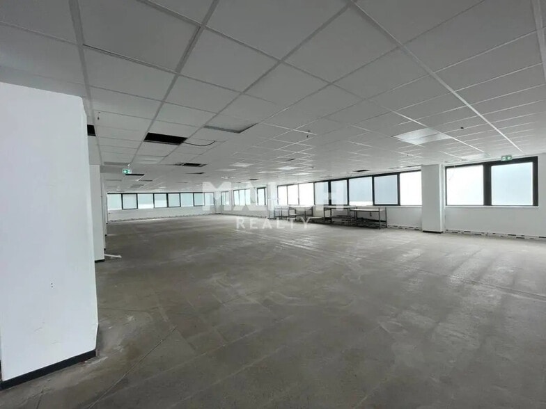 Local d’activités dans CHAMPAGNE-AU-MONT-D'OR à louer - Photo de l’immeuble – Image 3 sur 13