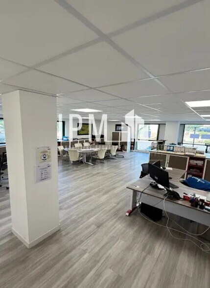 Bureau dans La Ciotat à louer - Photo de l’immeuble – Image 3 sur 6