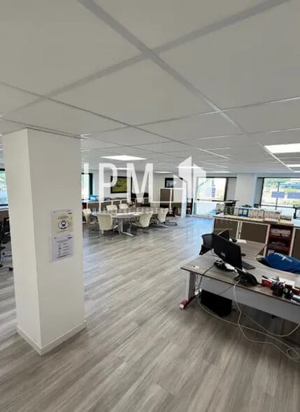 Bureau dans La Ciotat à louer - Photo intérieure – Image 3 sur 6