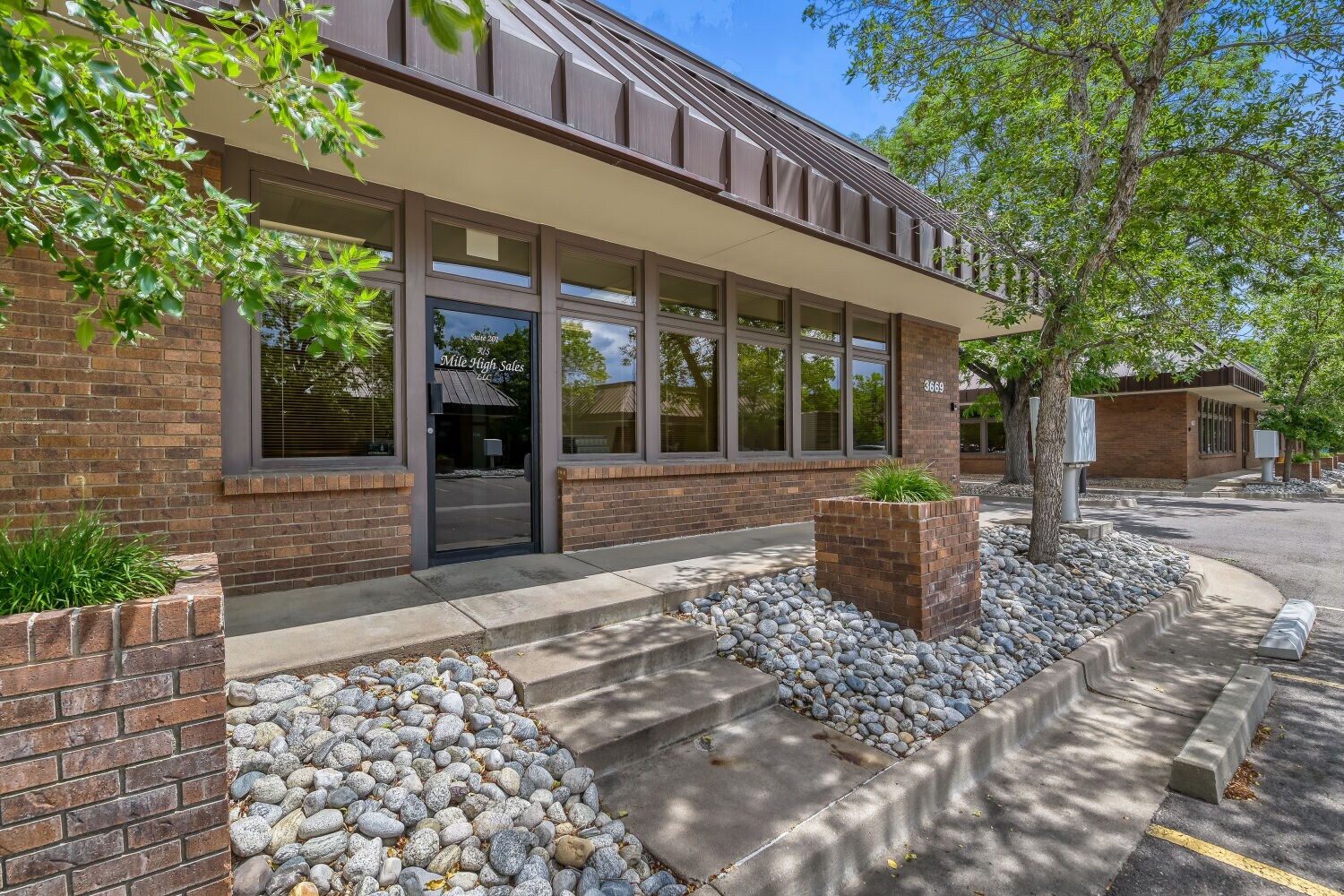 3669 S Huron St, Englewood, CO à vendre Photo de l’immeuble– Image 1 sur 6