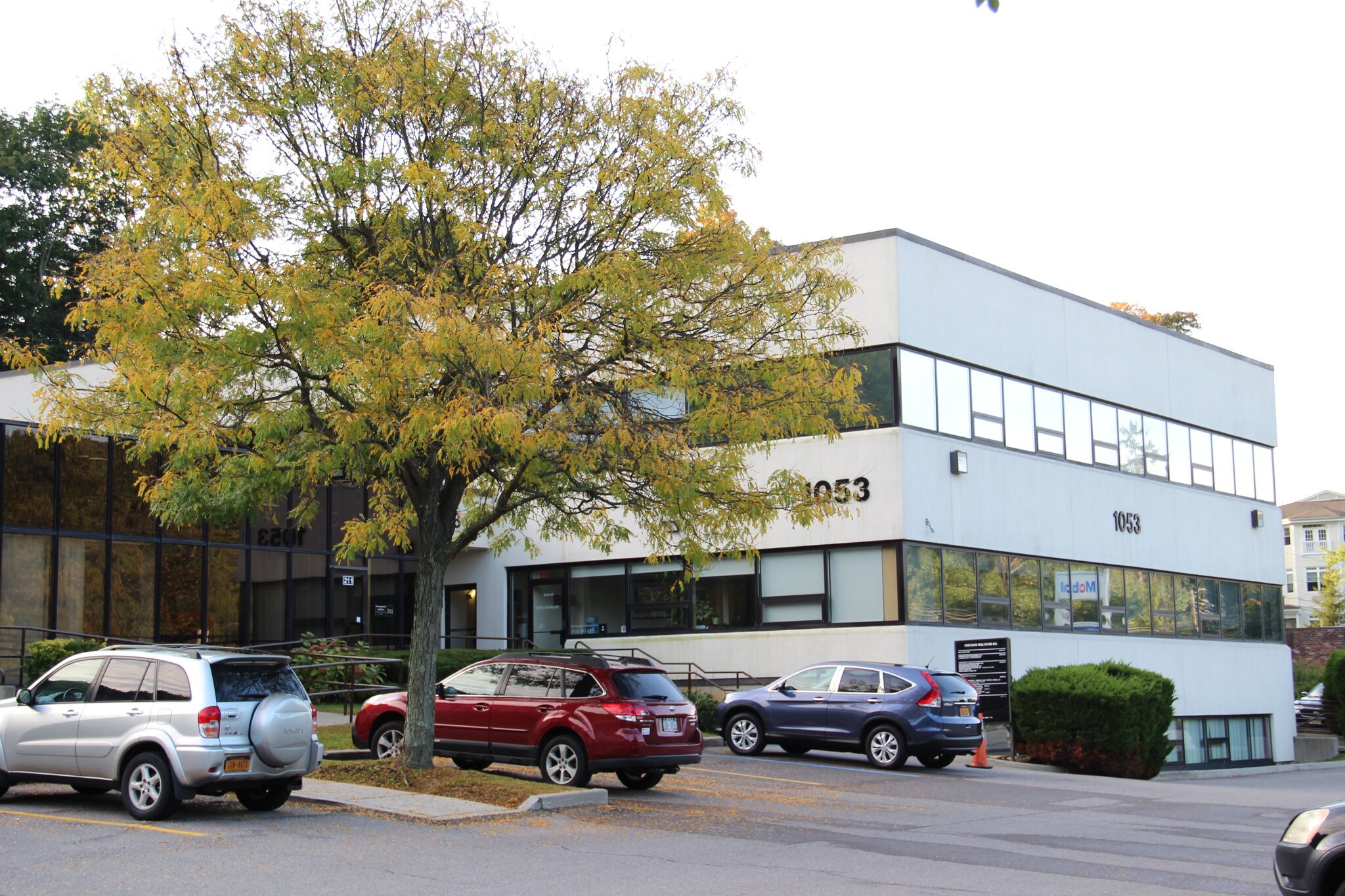 1053-1055 Saw Mill River Rd, Ardsley, NY à louer Photo principale– Image 1 sur 7