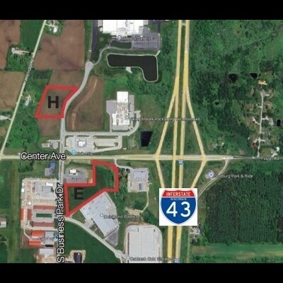 S Business Park Dr, Oostburg, WI à vendre Photo de l’immeuble– Image 1 sur 6