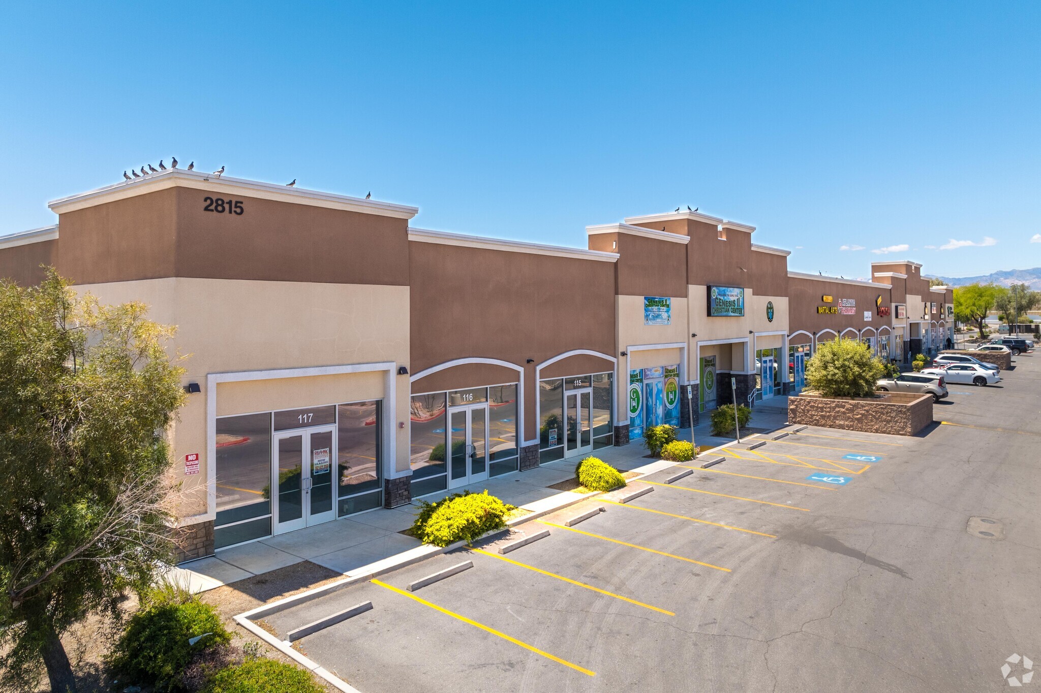 2815 W Lake Mead Blvd, North Las Vegas, NV à louer Photo de l’immeuble– Image 1 sur 9