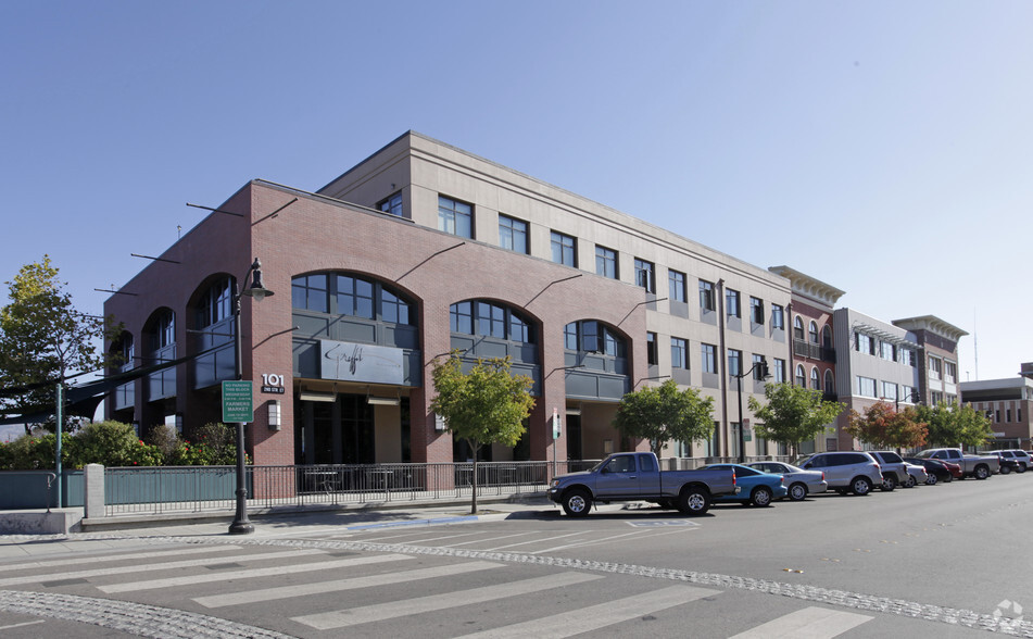 101 2nd St, Petaluma, CA à louer - Photo de l’immeuble – Image 2 sur 5