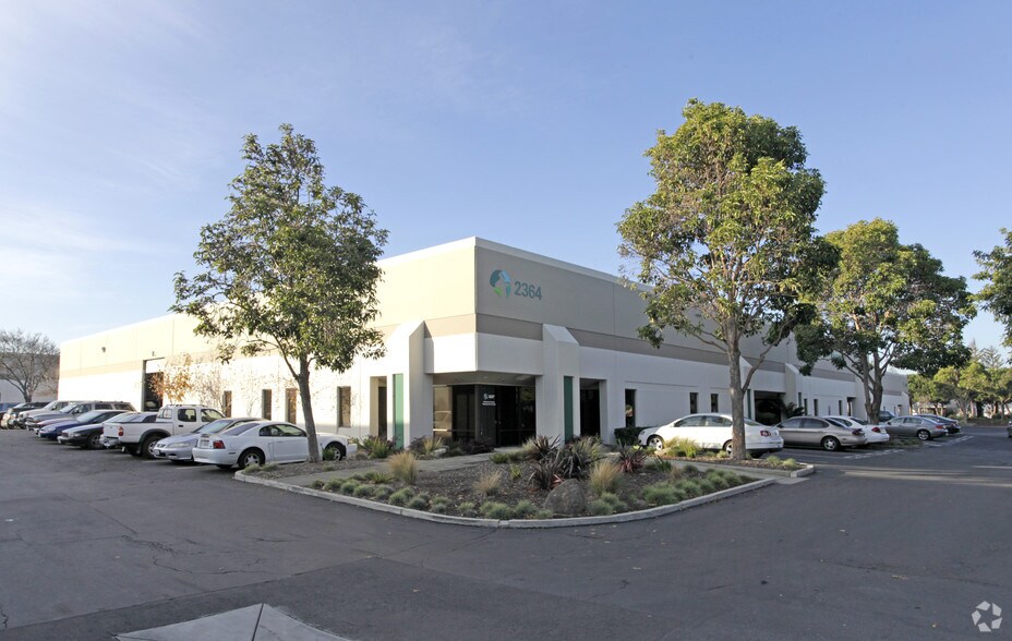 2340-2380 W Winton Ave, Hayward, CA à louer - Photo de l’immeuble – Image 3 sur 11