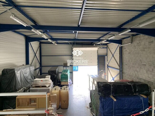 Plus de détails pour Local d'activités à louer