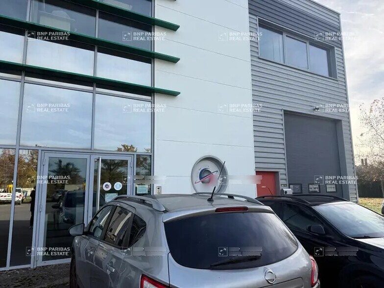 Local d'activités dans Évry-Courcouronnes à vendre - Photo de l’immeuble – Image 2 sur 8