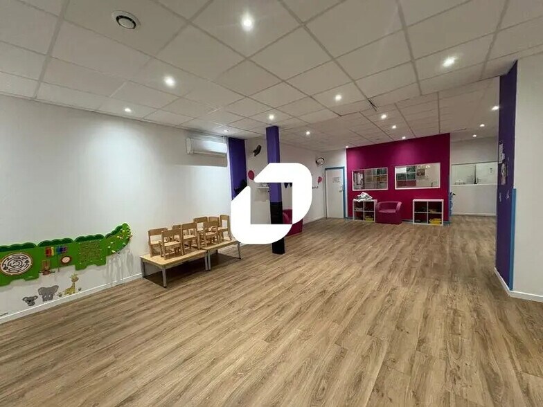 Bureau dans Montigny-le-Bretonneux à louer - Photo de l’immeuble – Image 2 sur 7