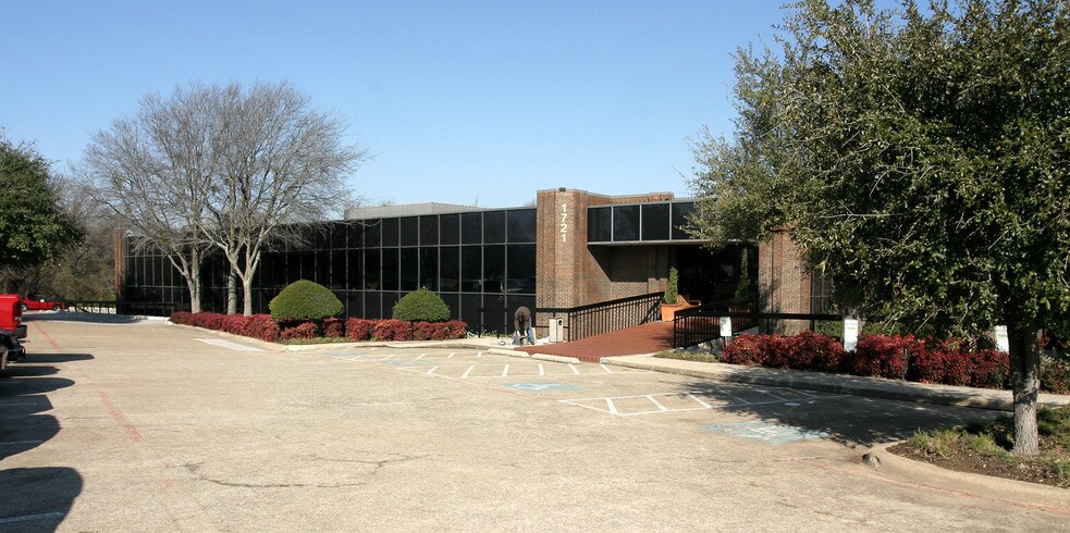 1721 W Plano Pky, Plano, TX à louer - Photo principale – Image 1 sur 14