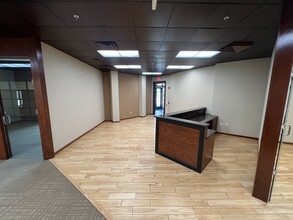 812 Burlington Dr, Bismarck, ND à vendre Photo de l’immeuble– Image 2 sur 11