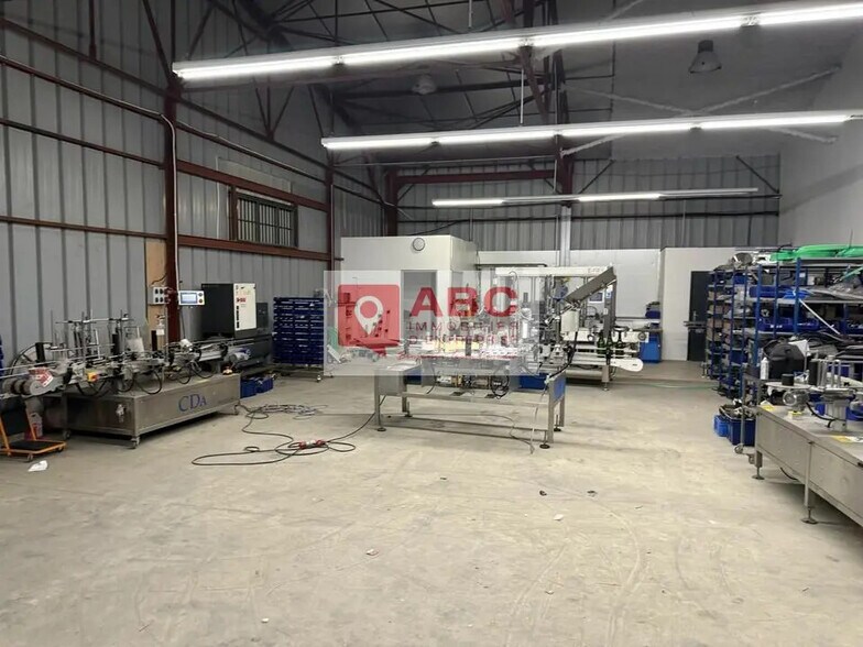 Local d'activités dans à vendre - Photo intérieure – Image 2 sur 5